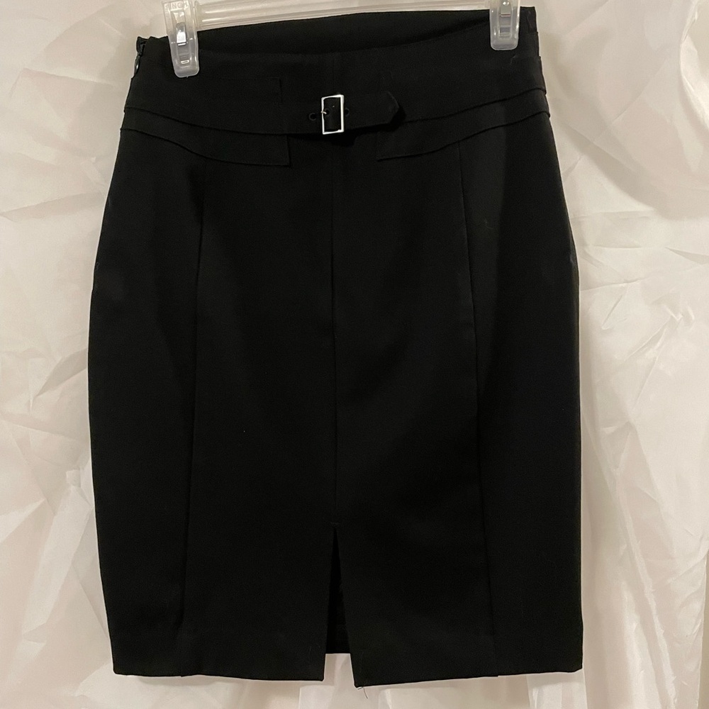 Sharp pencil skirt. Black. Size 00